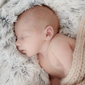 Sedinta Foto Botez, bebeluș nou născut, Fotograf NewBorn , poze botez, poze nou născuți, idei de poze, pătuț ședința foto nou născuți