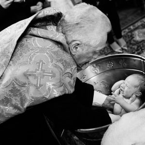 Increstinarea bebelusului la botezul Ortodox, fotograf botez Timisaora